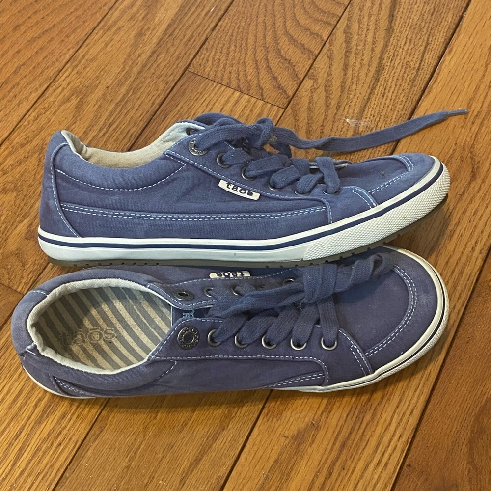 Women's Taos Moc‎ Star Blue White Canvas Sneakers Size 7 MST-13482A